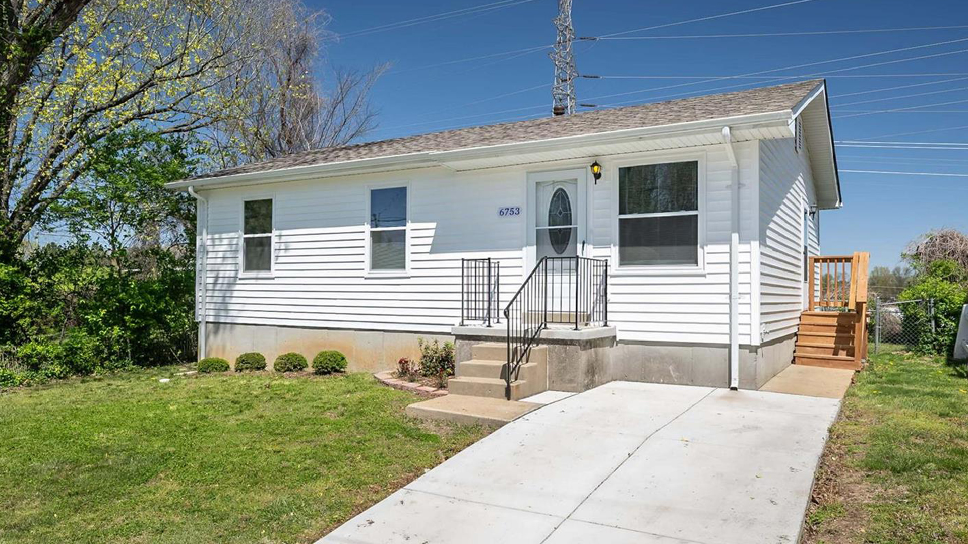 Fully renovated 3 bedroom 1 bath ranch home located in Pagedale